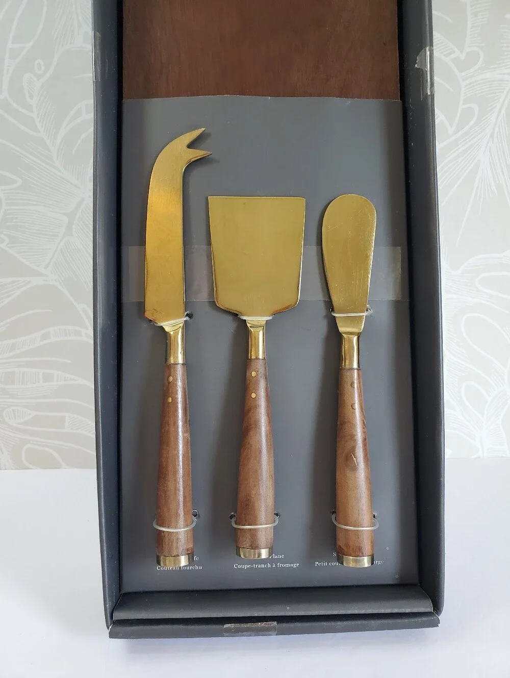 NEW Williams Sonoma Gold & Wood Cheese Board Set